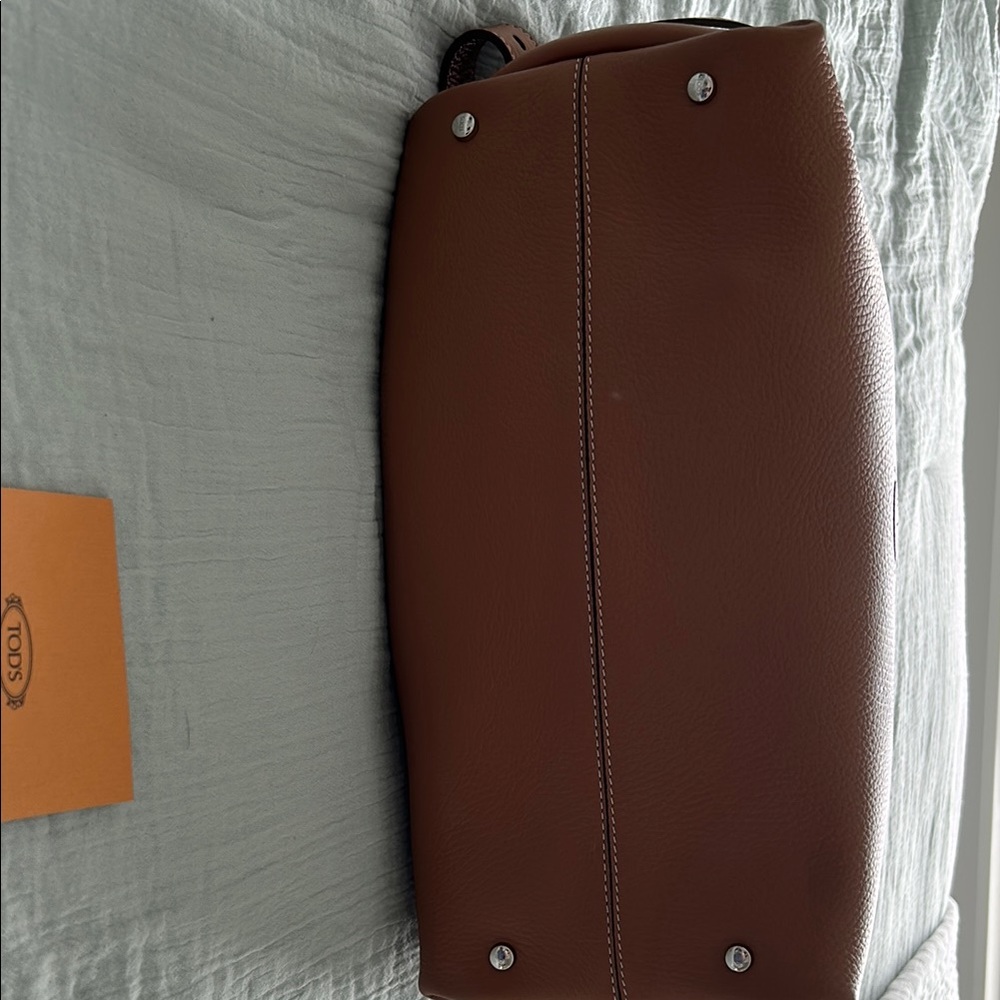 Tod's Tan Bag Luxurious Leather pristine condition. - Picture 3 of 4